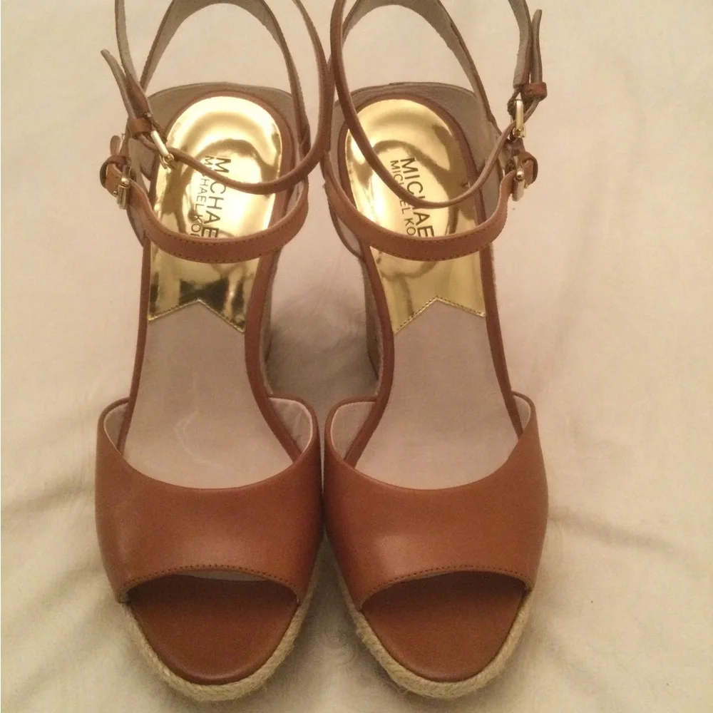NIB Michael Michael Kors Axton leather two strap luggage wedge. Size 9. - Picture 5 of 12